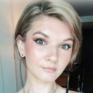 Allie, Makeup Expert